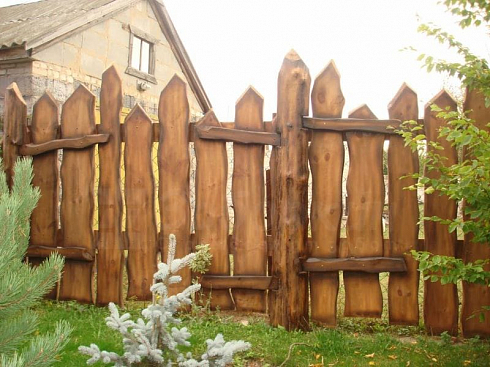 Забор из необрезной доски