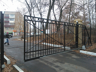 Решетчатые откатные ворота для ограждения